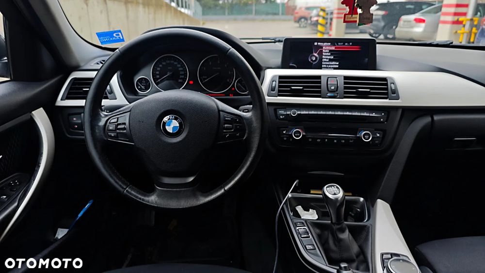 BMW Seria 3 318d Blue Performance Sport Line - 12