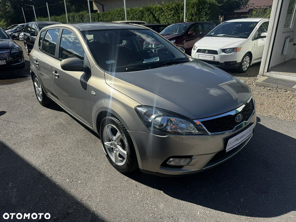 Kia Ceed - 1
