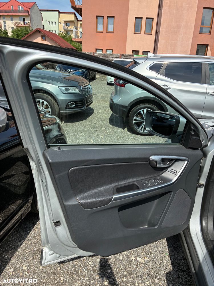 Volvo XC 60 D5AWD Ocean Race - 12
