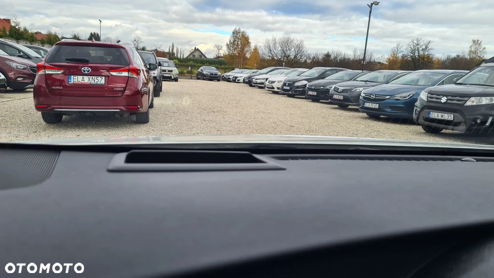 Toyota Prius Hybrid - 23