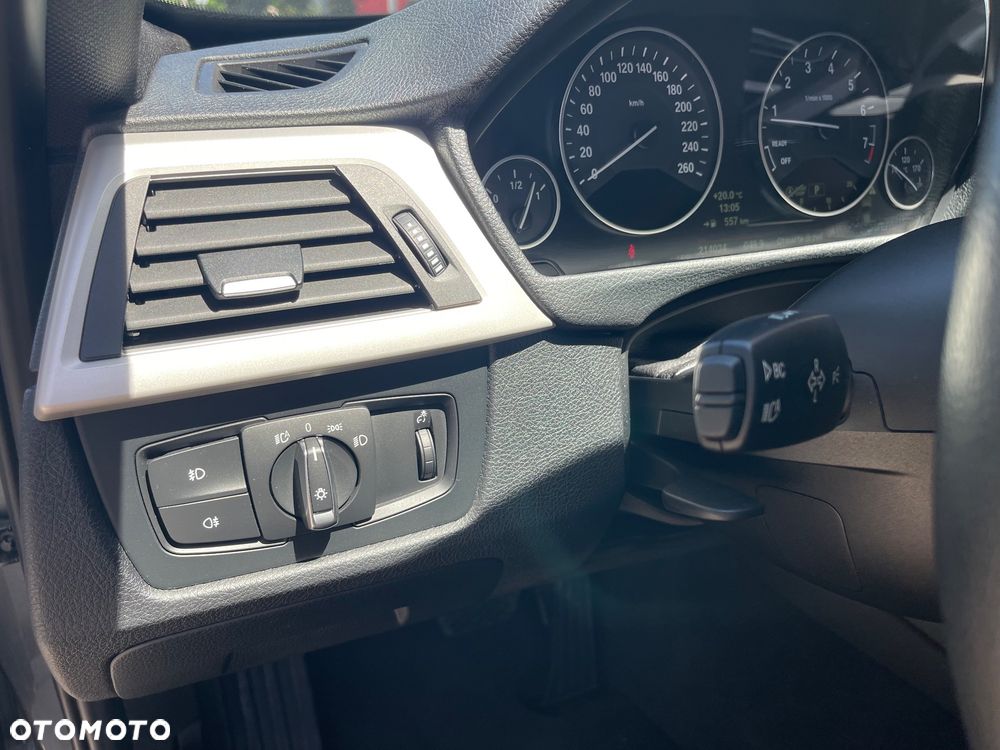 BMW Seria 3 320i - 15