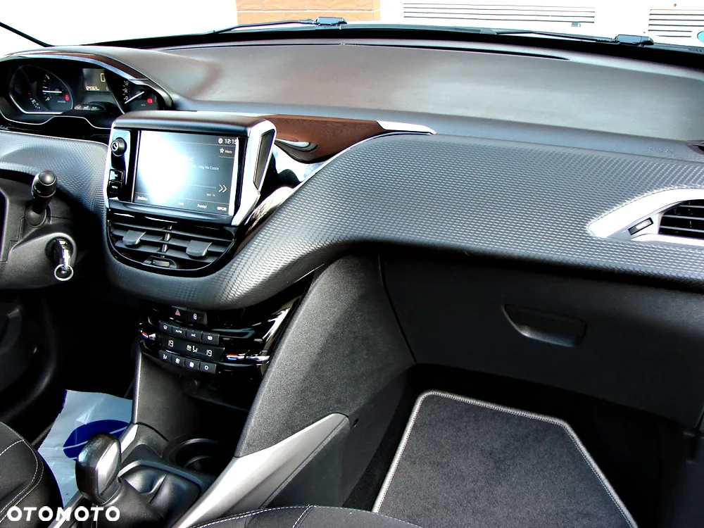Peugeot 2008 1.2 Pure Tech Style EU6 - 20