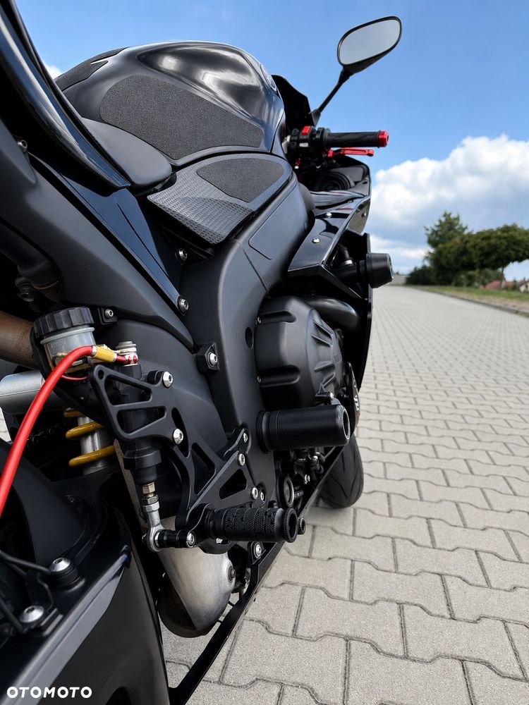 Yamaha R1 - 7