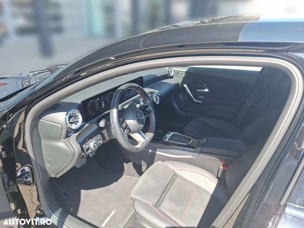 Mercedes-Benz A 200 Sedan MHEV 7G-DCT - 11