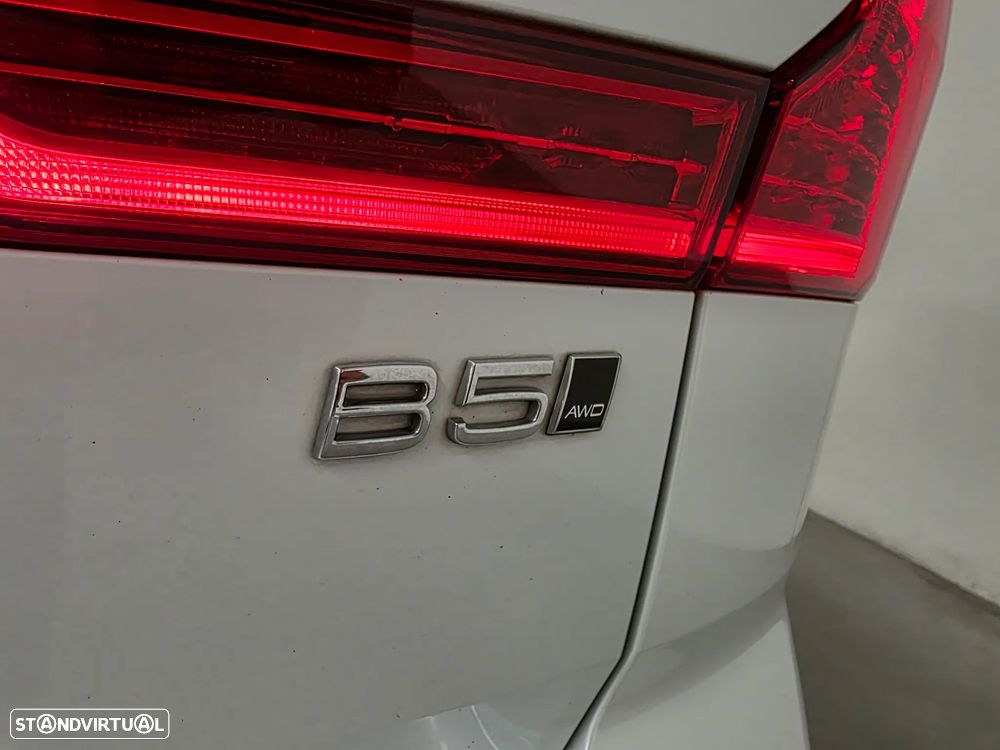 Volvo XC 60 2.0 B5 R-Design AWD - 6