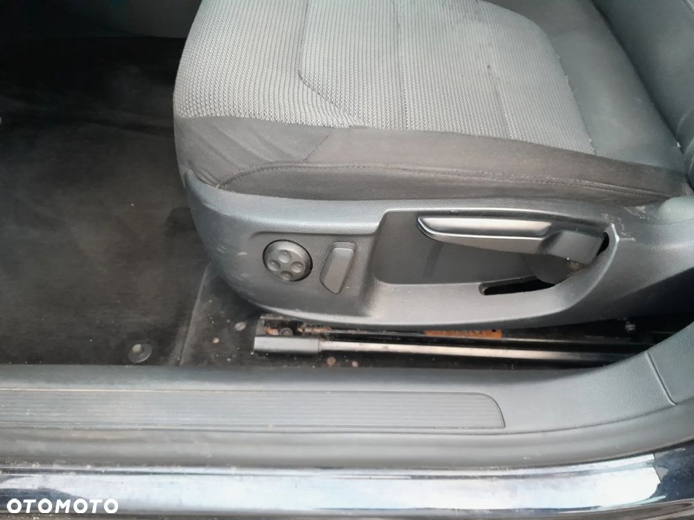 Volkswagen Passat 2.0 TDI BlueMotion Technology Comfortline - 26