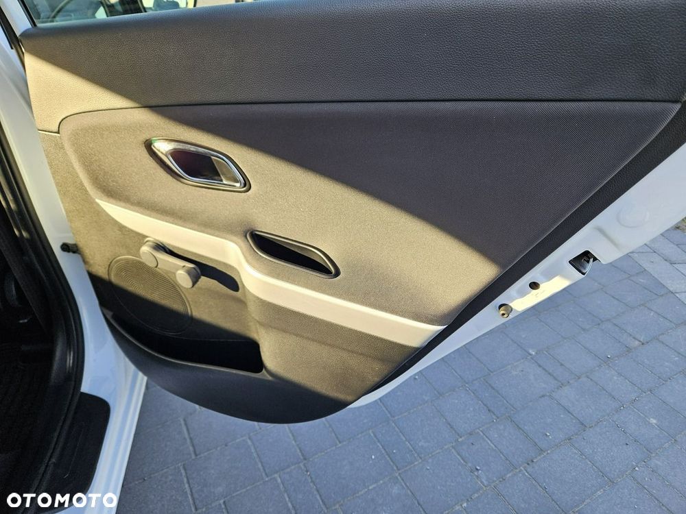 Kia Ceed - 11