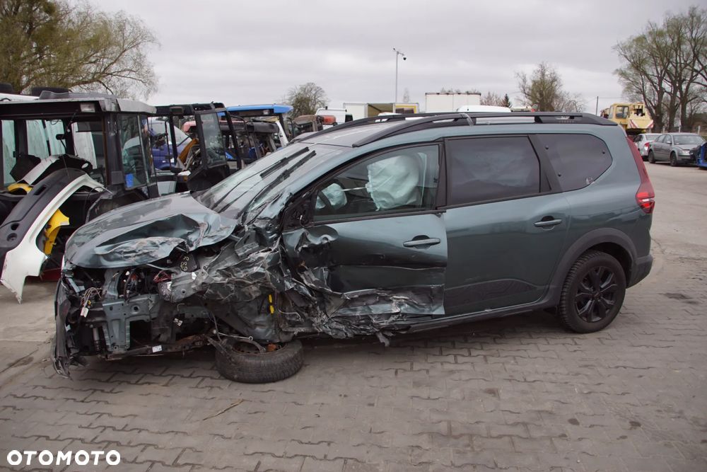 Auto na części - Dacia Jogger Lift 1.0 TCE 100 KM H4D480 TEDQK 2025R Silnik Skrzynia Drzwi Klapa Zderzak Błotnik Lampa Lusterko Klamka Szyba Deska Kokpit Sterownik Moduł Czujnik Licznik Wyświetlacz Panel Kierownica - 2