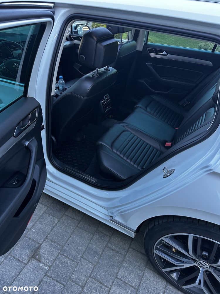 Volkswagen Passat 2.0 TDI SCR DSG 4Motion Business - 9