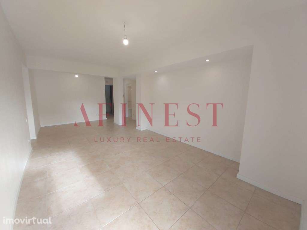 APARTAMENTO RECUPERADO T2 NA TAPADA DAS MERCÊS - Grande imagem: 2/15