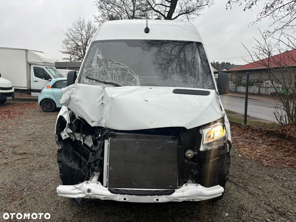 Mercedes-Benz Sprinter - 2