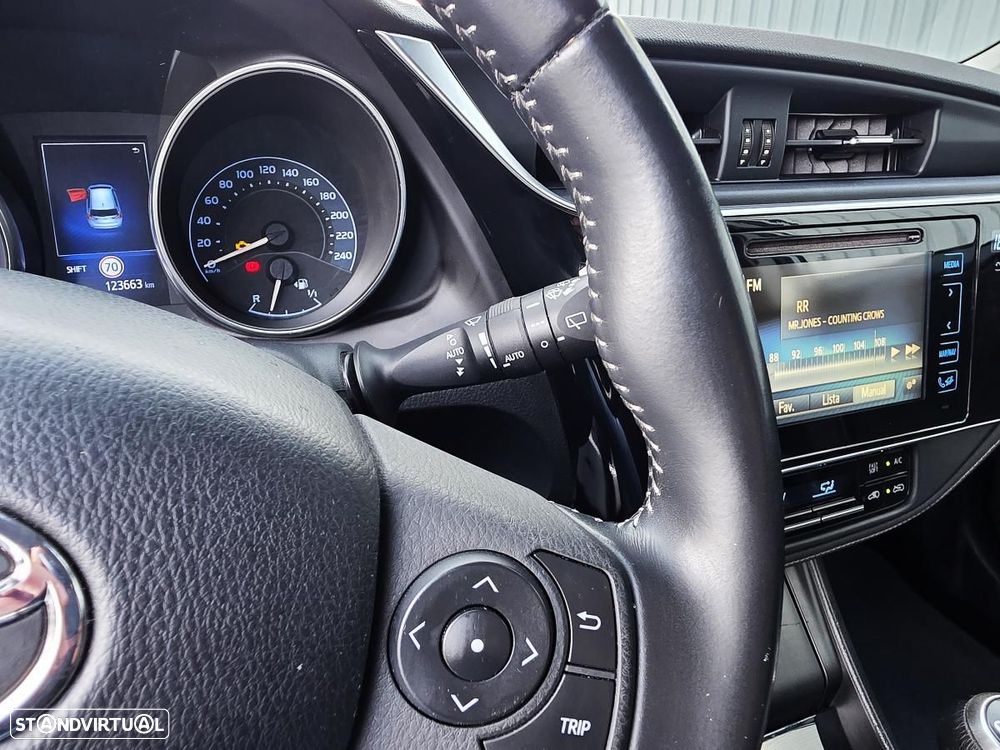 Toyota Auris 1.4 D-4D Comfort+Pack Techno - 32