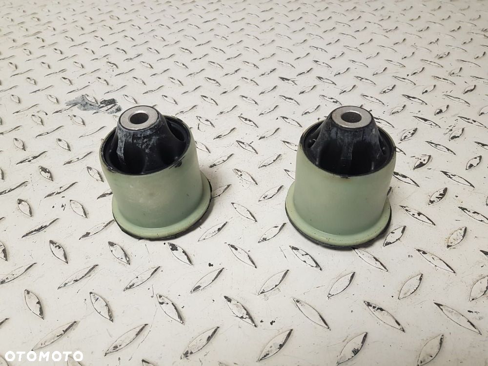 FABRYCZNIE NOWE ORYGINALNE TULEJE TYLNEJ BELKI RENAULT CLIO CAPTUR DACIA DUSTER LOGAN 550452379R - 3