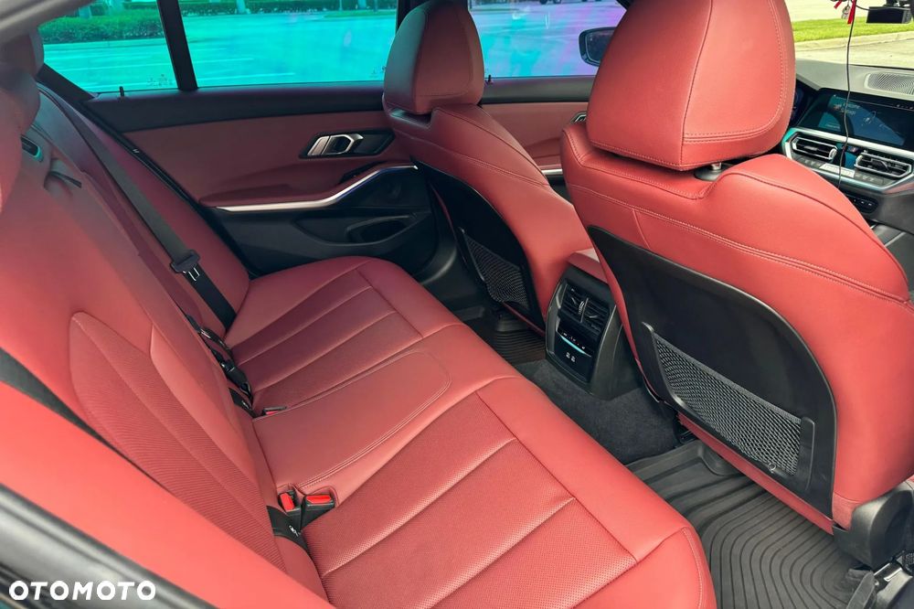 BMW Seria 3 330i Luxury Line sport - 28