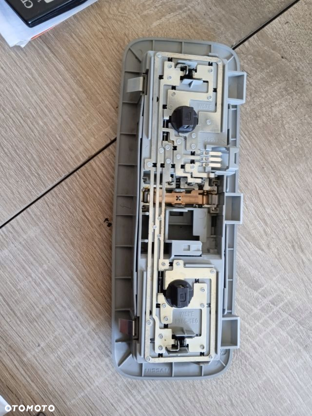 Nissan PATHFINDER R51 LAMPKA OŚWIETLENIA KABINY SUFITU ORYG. - 2