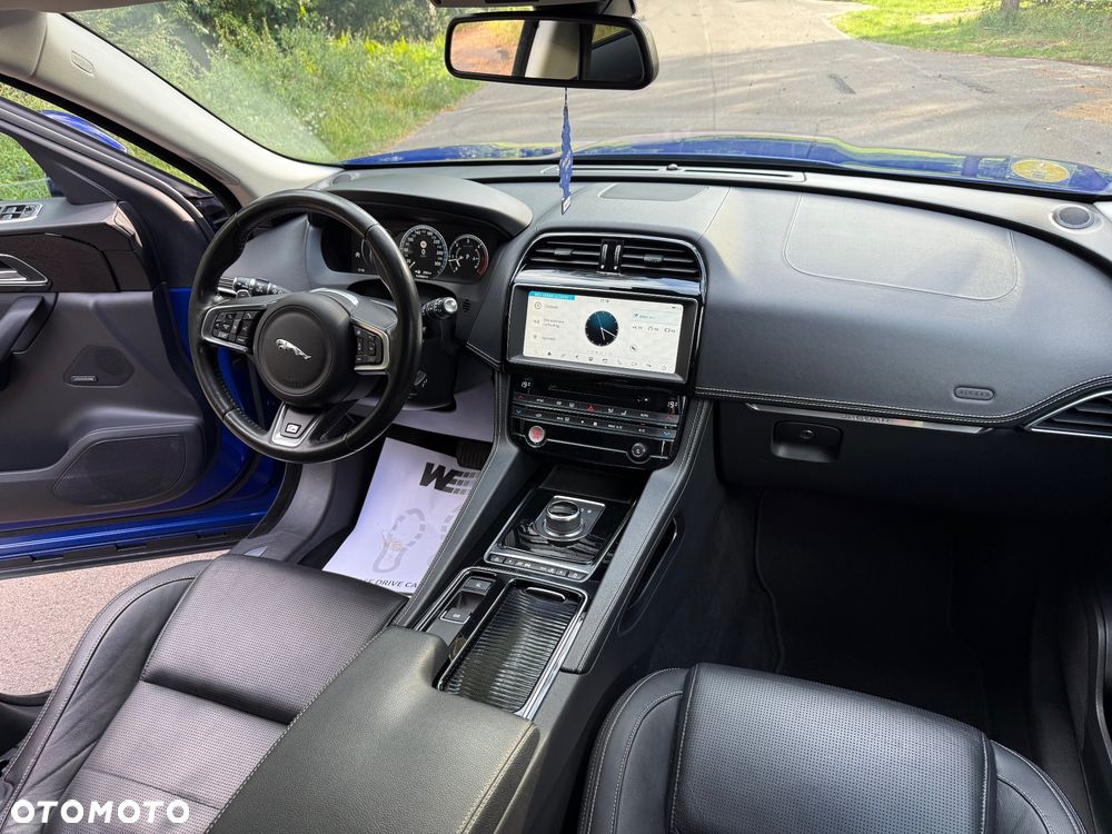 Jaguar F-Pace 20d AWD R-Sport - 17