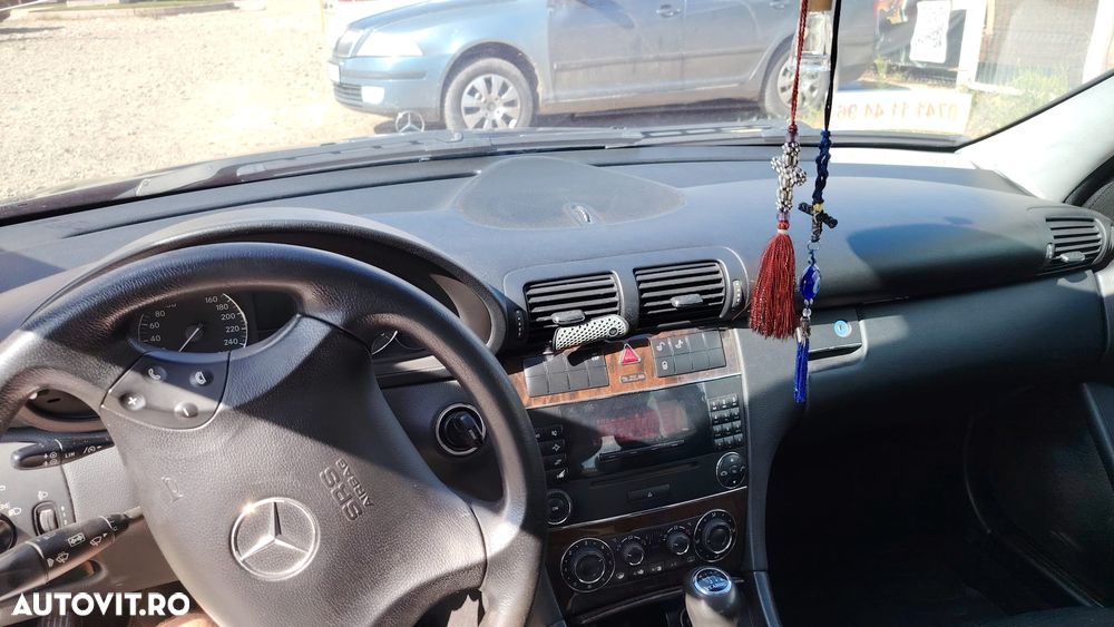Mercedes-Benz C 2005 photo 5