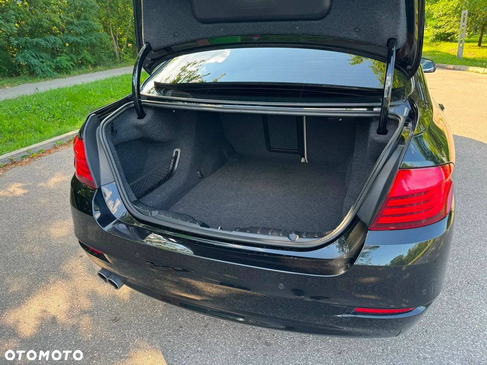 BMW Seria 5 520d xDrive - 9
