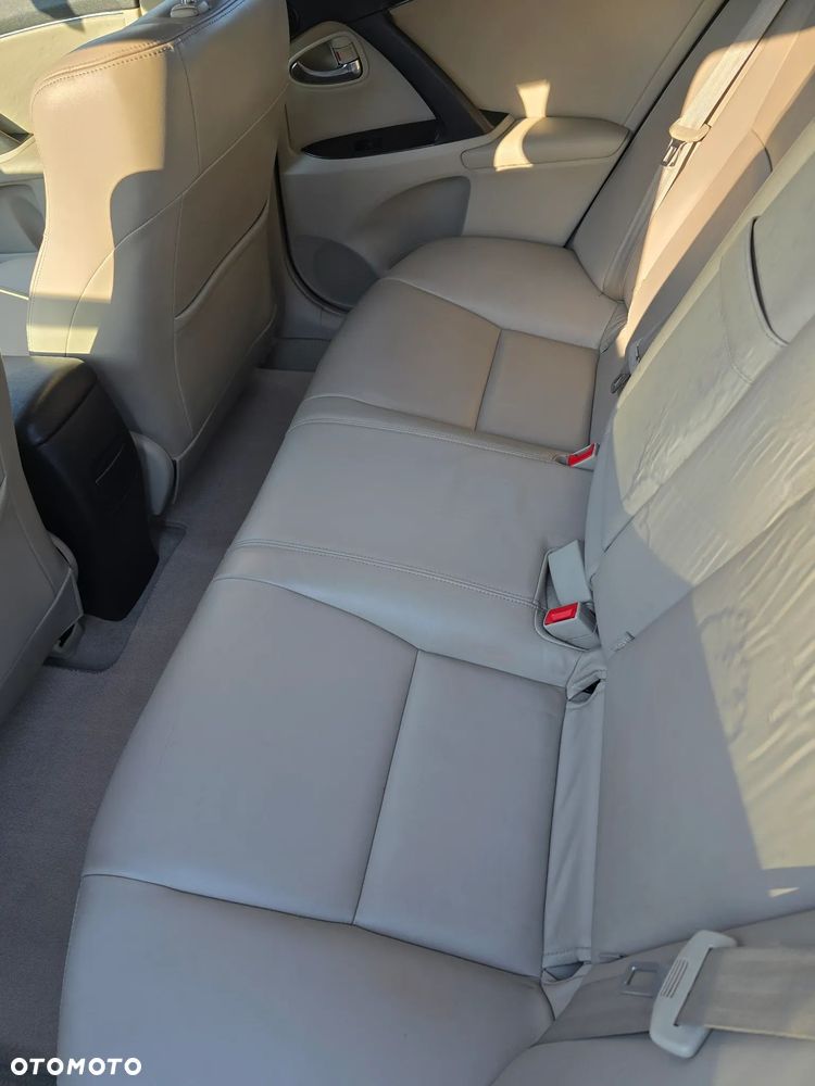 Toyota Avensis 2.2 D-4D Prestige NAVI - 8