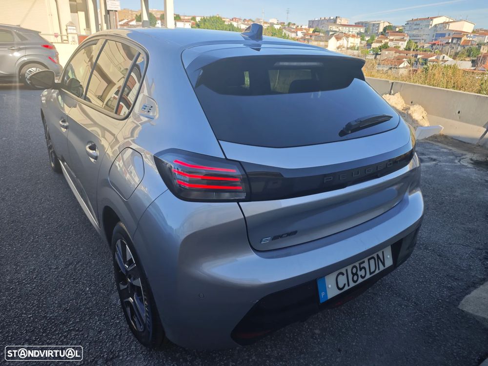 Peugeot e-208 Allure - 11