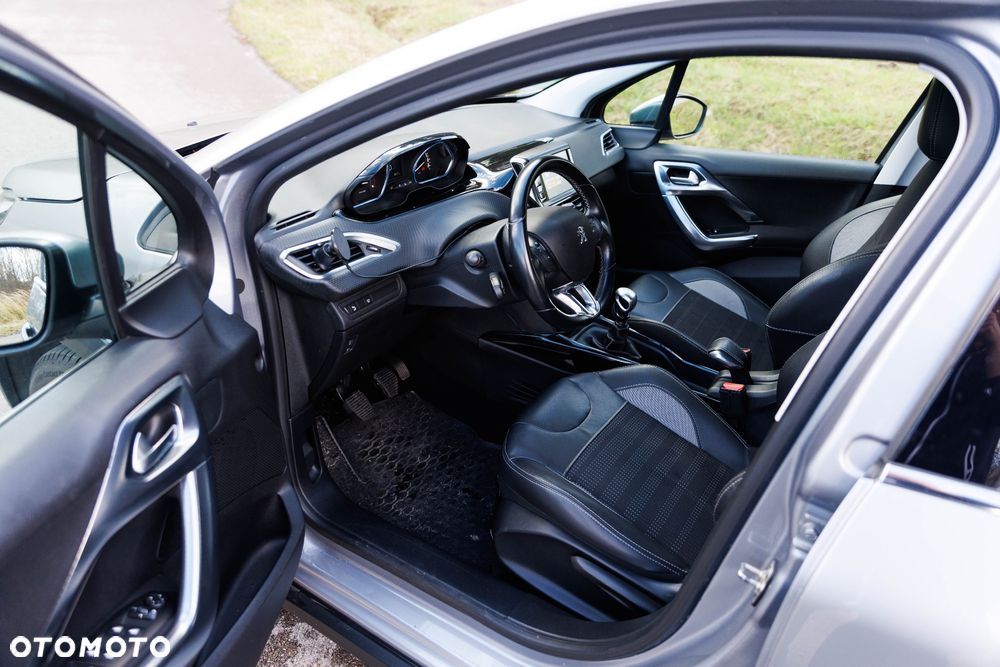 Peugeot 2008 1.5 BlueHDi Allure S&S - 6