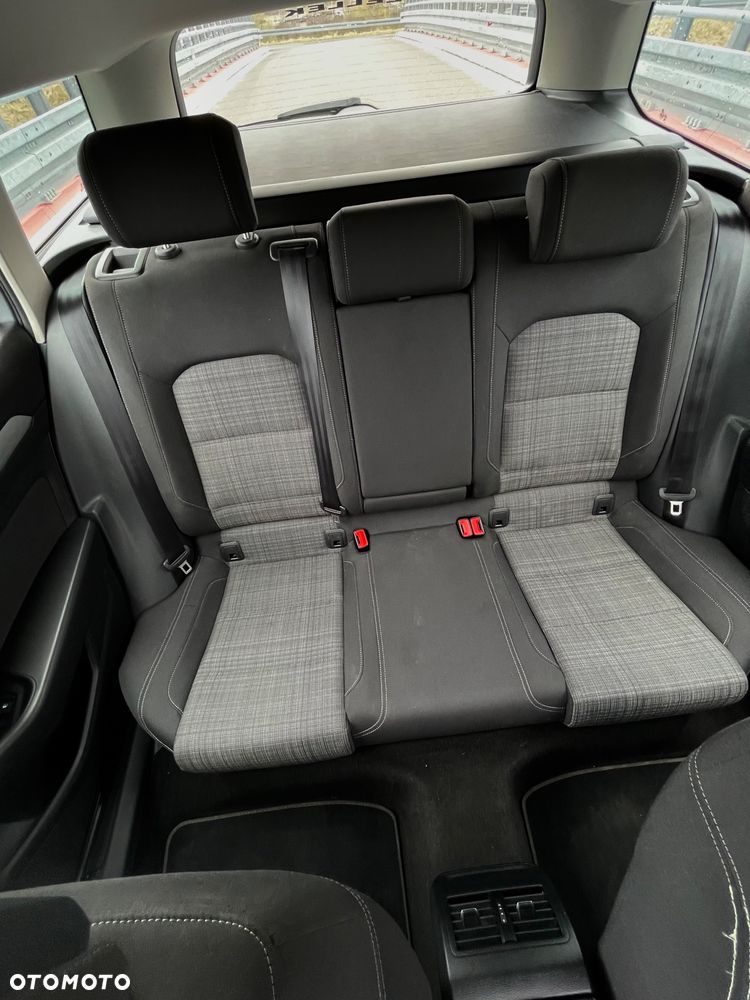 Volkswagen Passat - 9