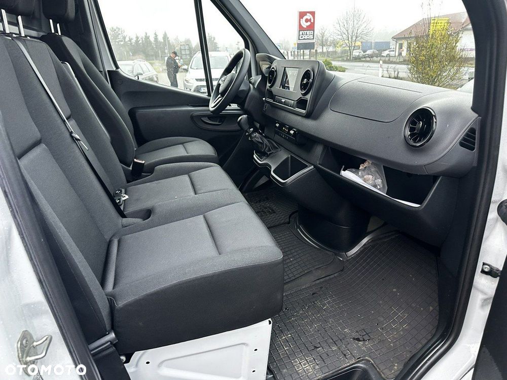 Mercedes-Benz Sprinter - 19