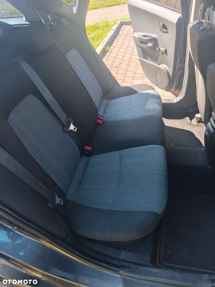 Kia Ceed 1.6 L - 6