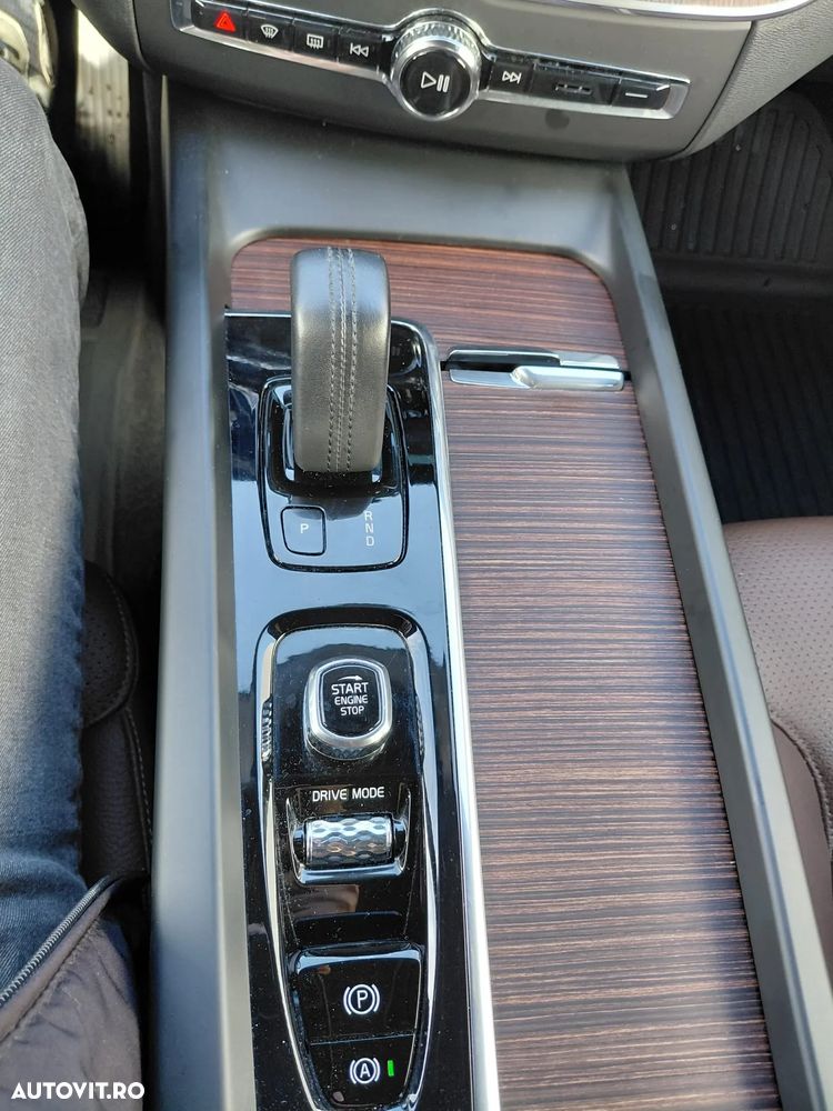 Volvo XC 60 B4 MHEV AT8 AWD Momentum Pro - 12