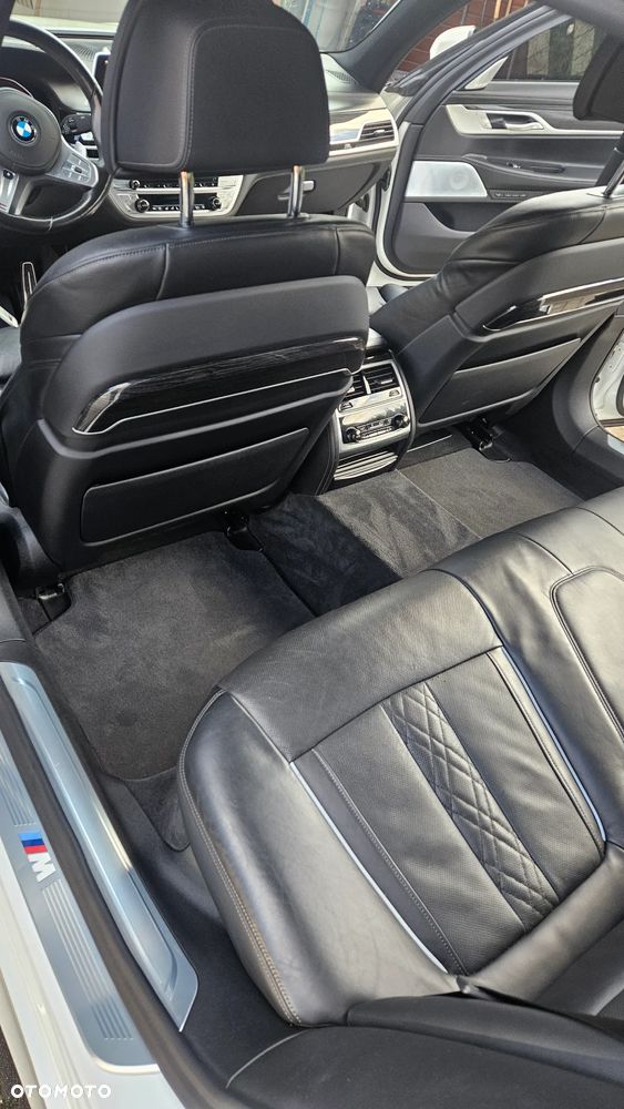 BMW Seria 7 750i xDrive - 11