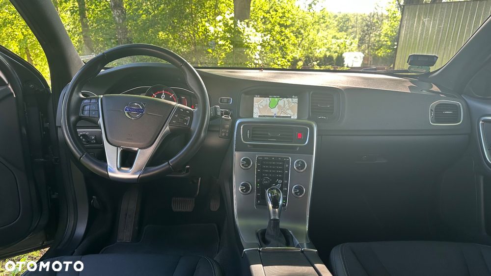 Volvo V60 Cross Country - 11