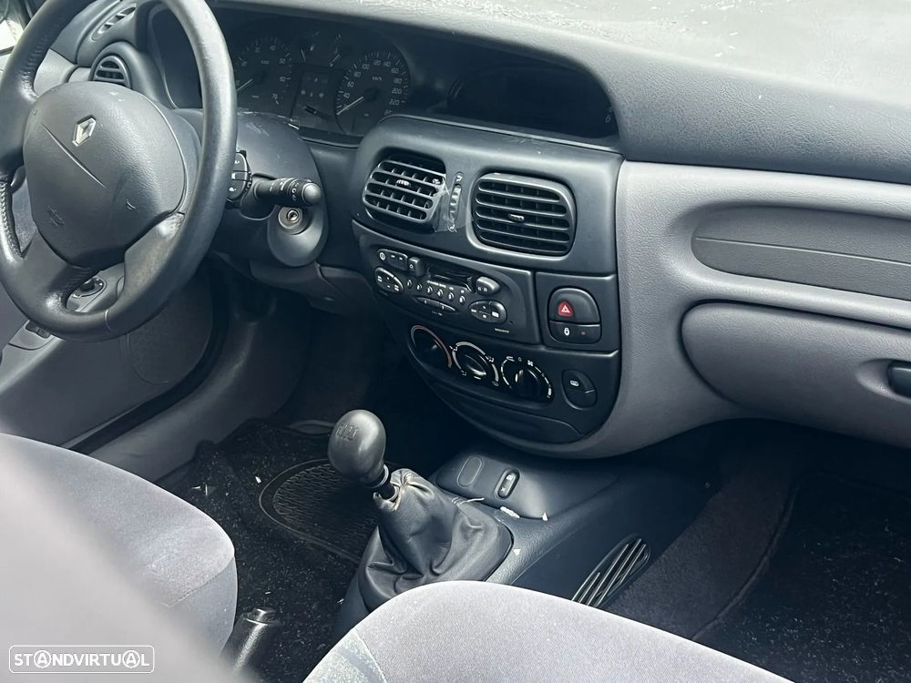 Renault Mégane 1.4 16V RTE - 8