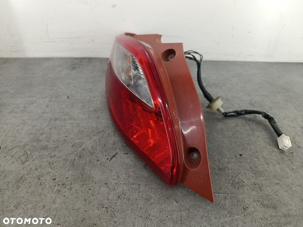 LAMPA TYLNA LEWA MAZDA 2 II D65151160  P5776L STANLEY   HATCHBACK 5D - 3