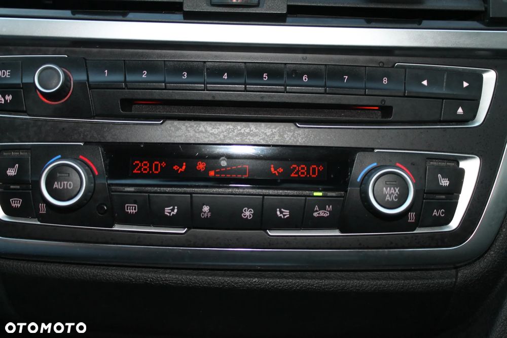 BMW Seria 3 320i Luxury Line - 18