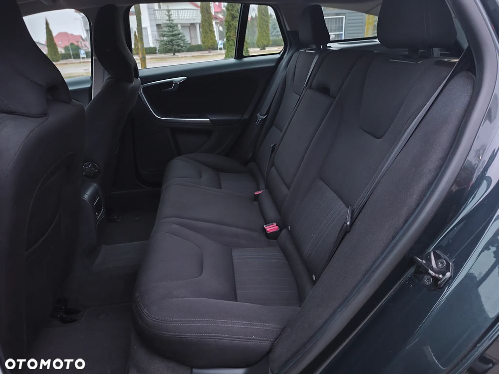 Volvo V60 D2 Momentum - 14