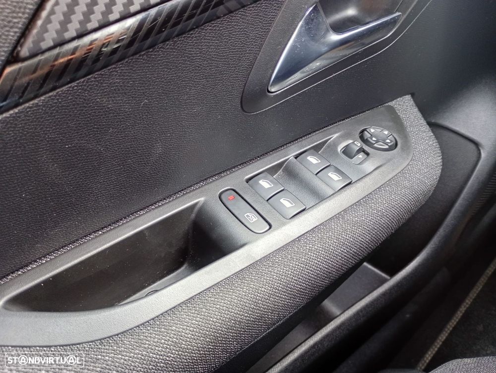 Peugeot 208 1.2 PureTech Active Pack - 18