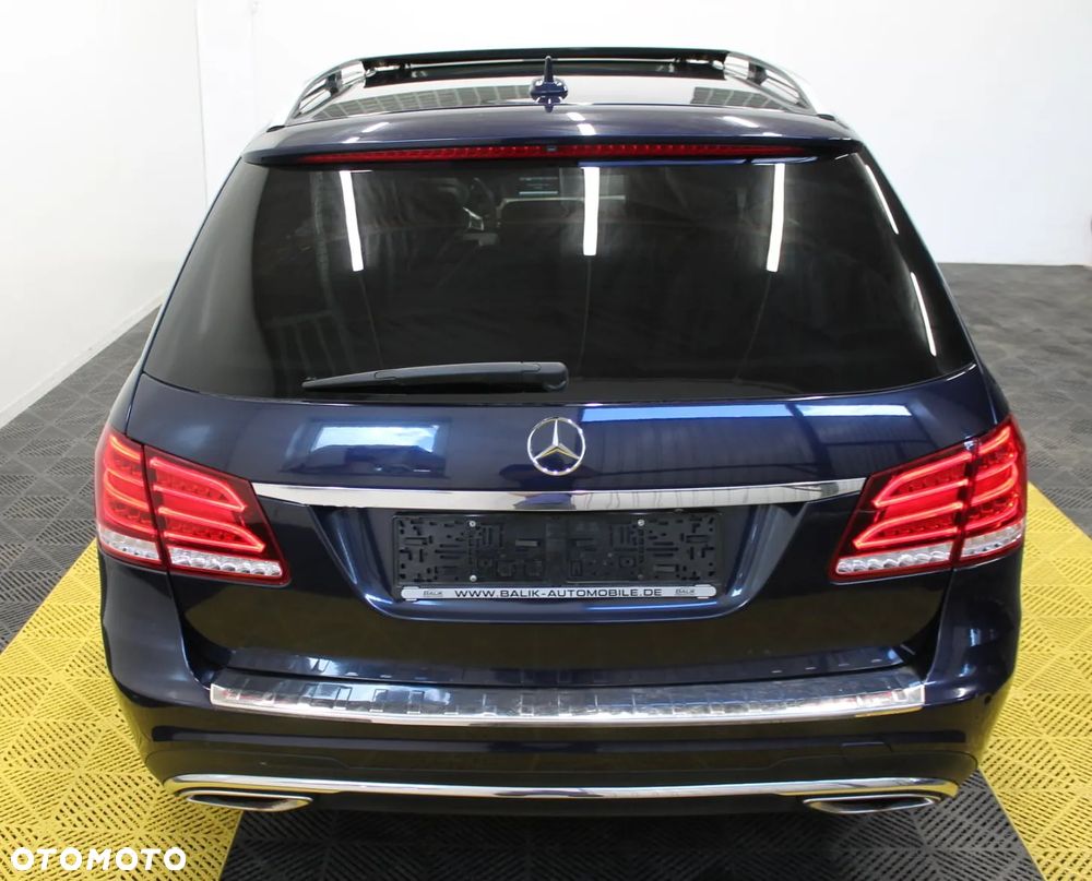Mercedes-Benz Klasa E 300 T CDI DPF BlueEFFICIENCY 7G-TRONIC Avantgarde - 4