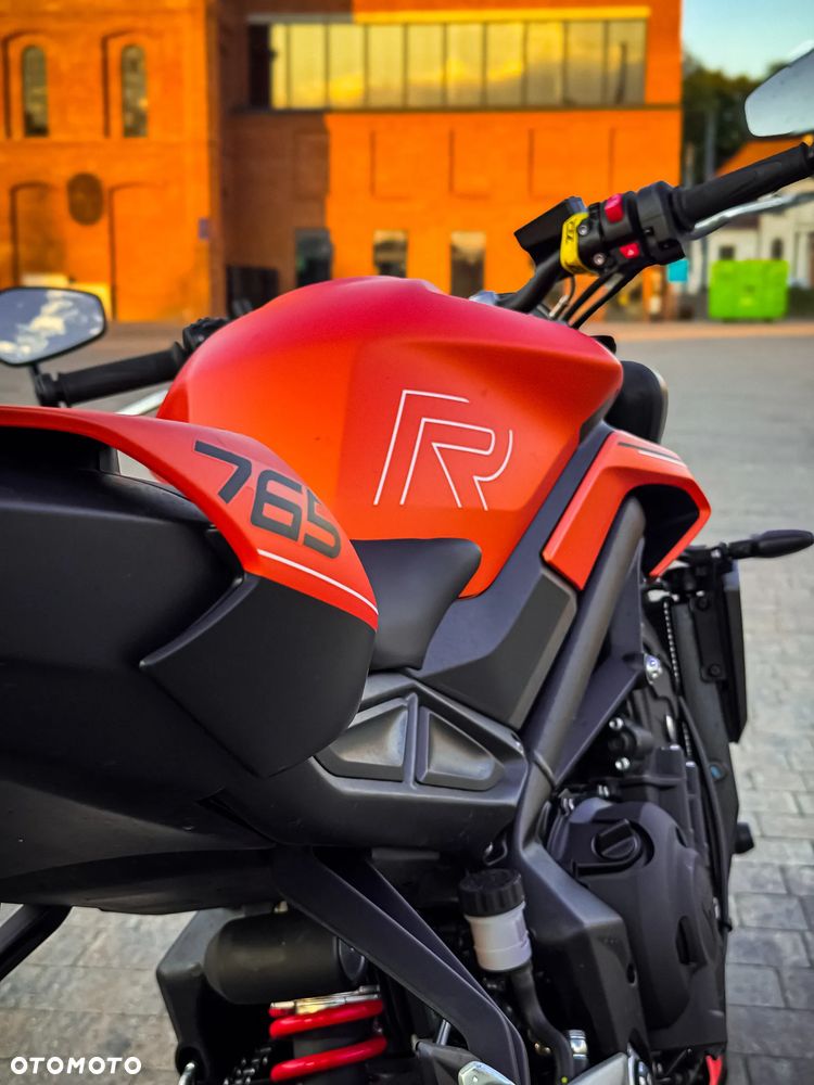 Triumph Street Triple - 12