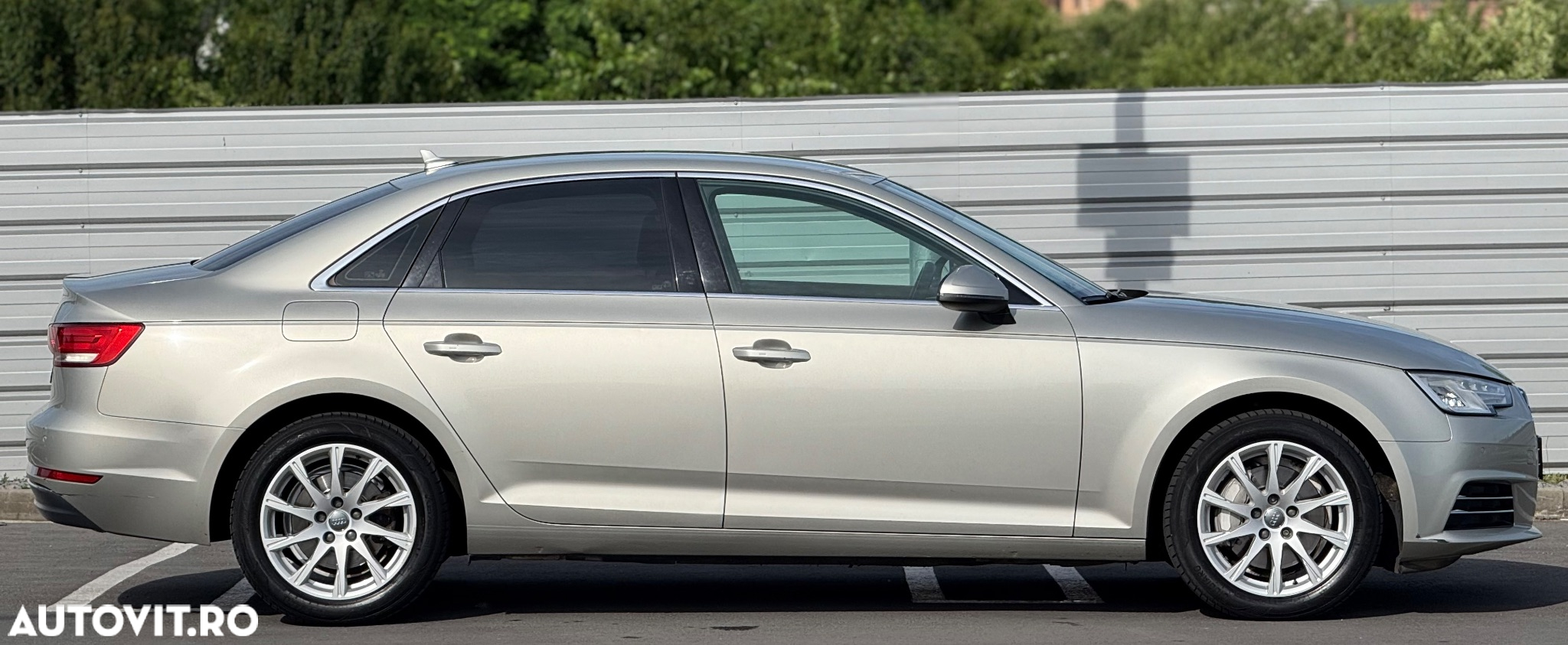 Audi A4 2.0 TDI S tronic quattro design - 6
