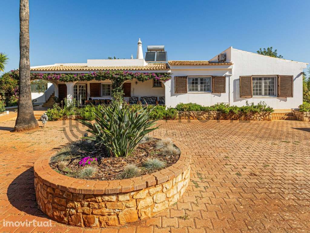 Moradia térrea T3+1 com piscina inserida num lote de 3.600m2 em Alc... - Grande imagem: 3/44