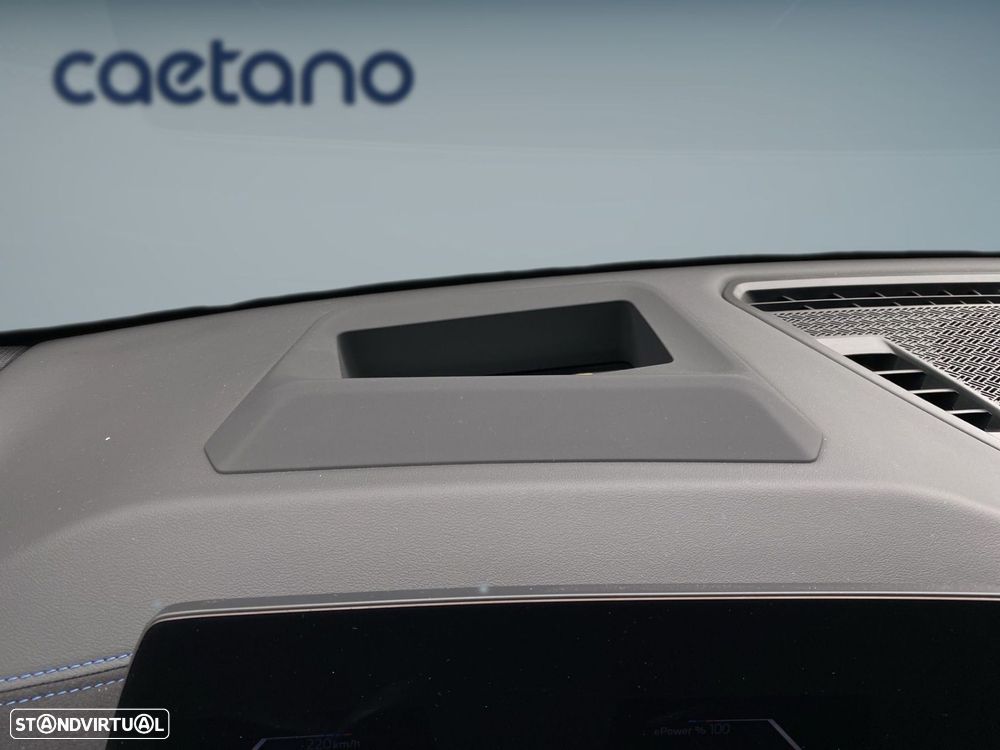BMW iX2 eDrive20 Pack Desportivo M Pro - 7