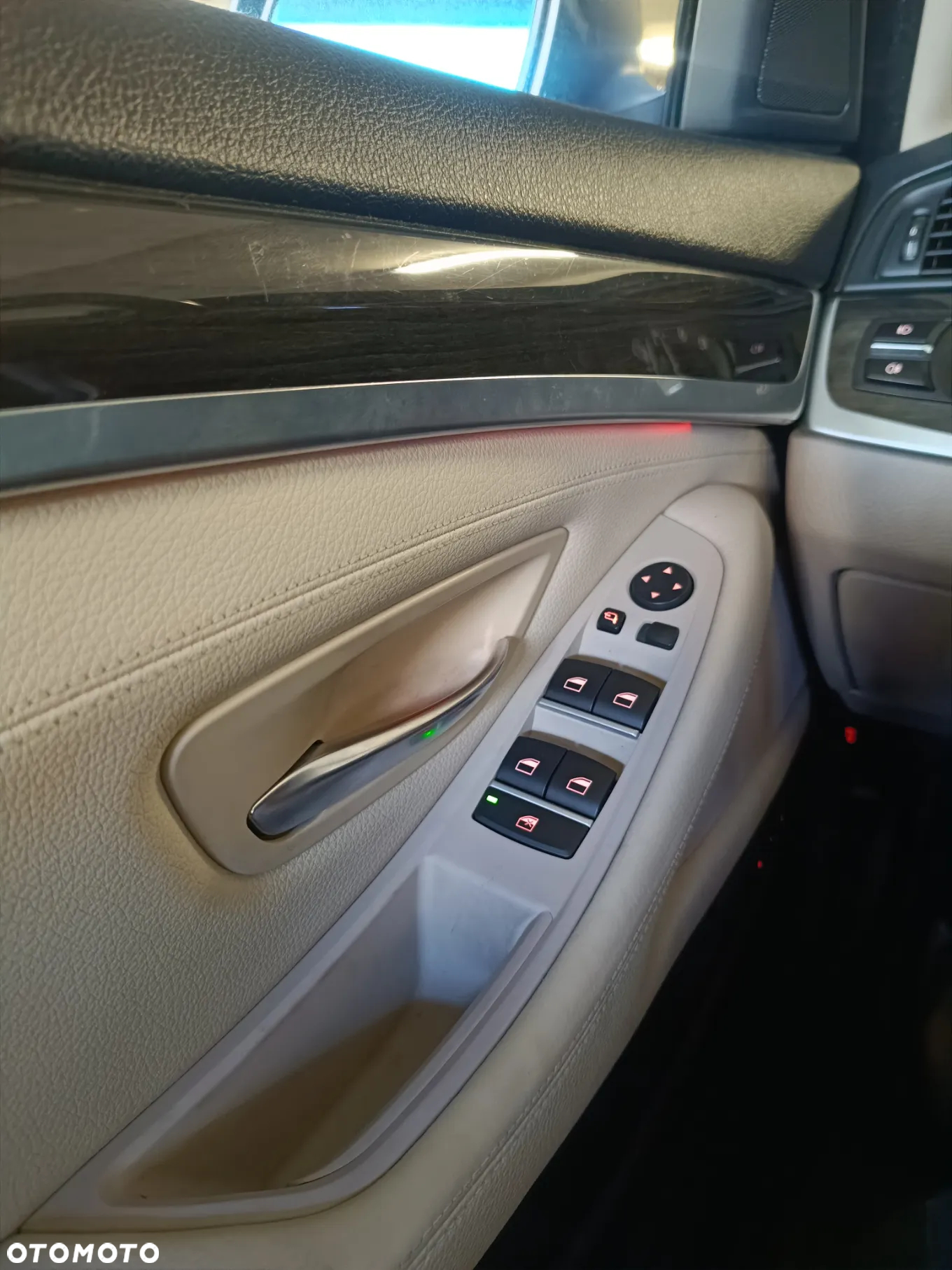 BMW Seria 5 528i xDrive - 12