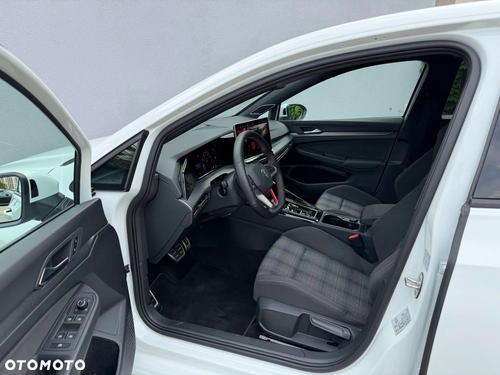 Volkswagen Golf - 28