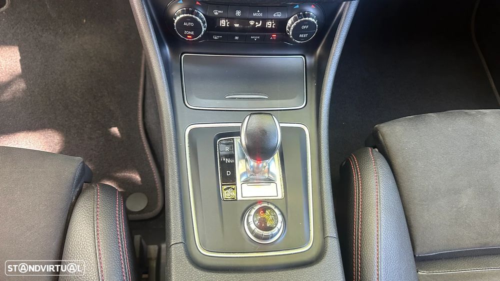 Mercedes-Benz A 45 AMG 4Matic Speedshift 7G-DCT - 36