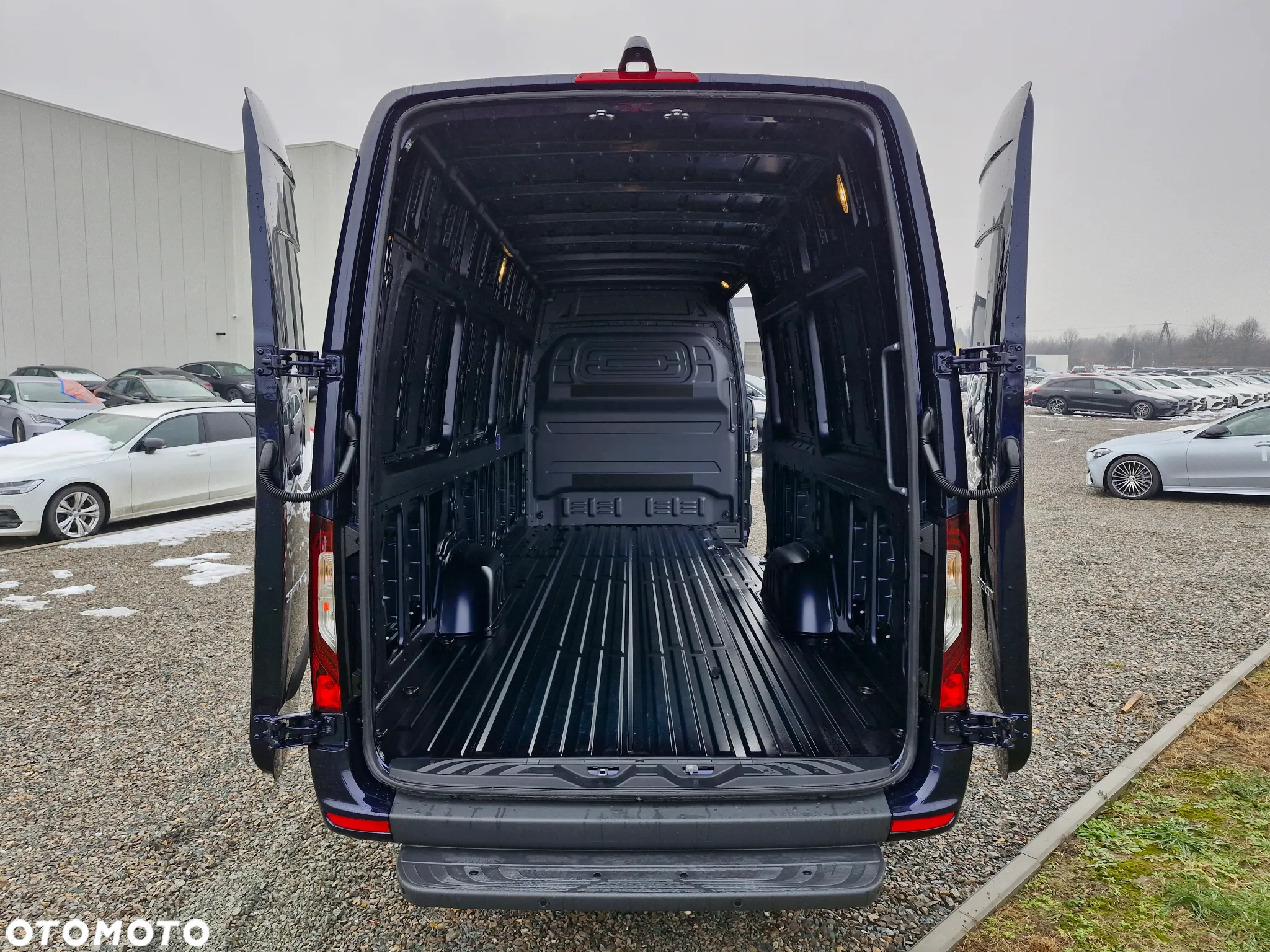Mercedes-Benz Sprinter 319 - 11