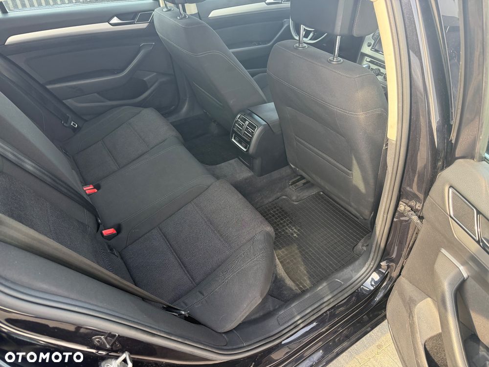 Volkswagen Passat - 5