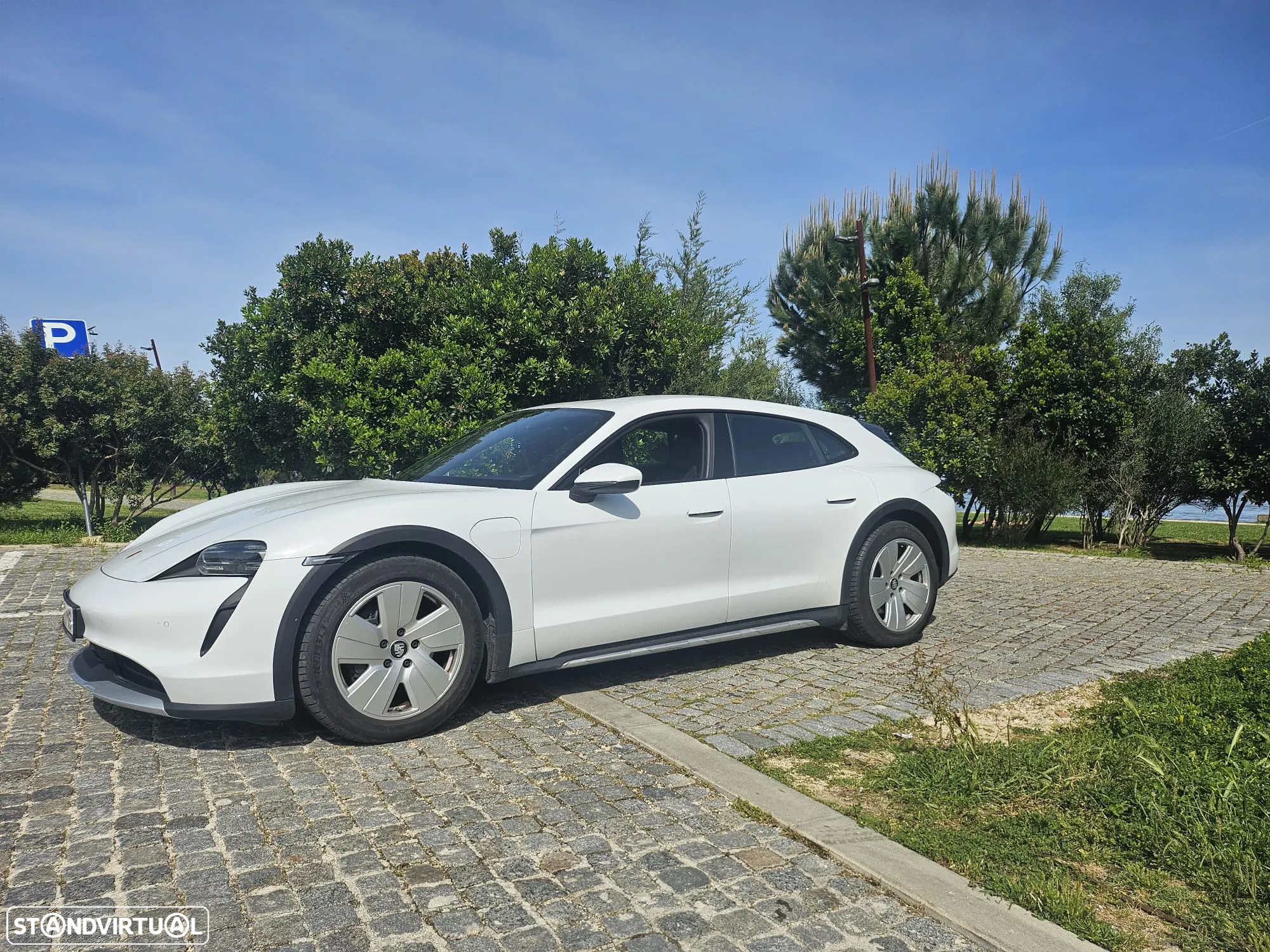 Porsche Taycan Cross Turismo 4 - 19
