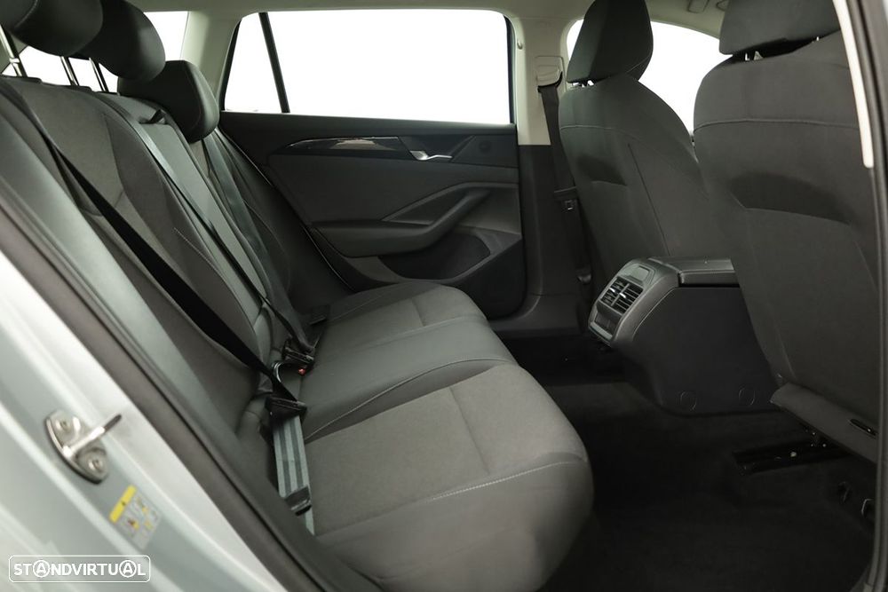VW Passat Variant 1.5 TSI eHybrid DSG - 21