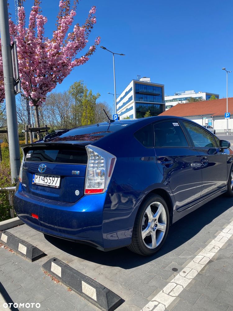 Toyota Prius (Hybrid) - 21
