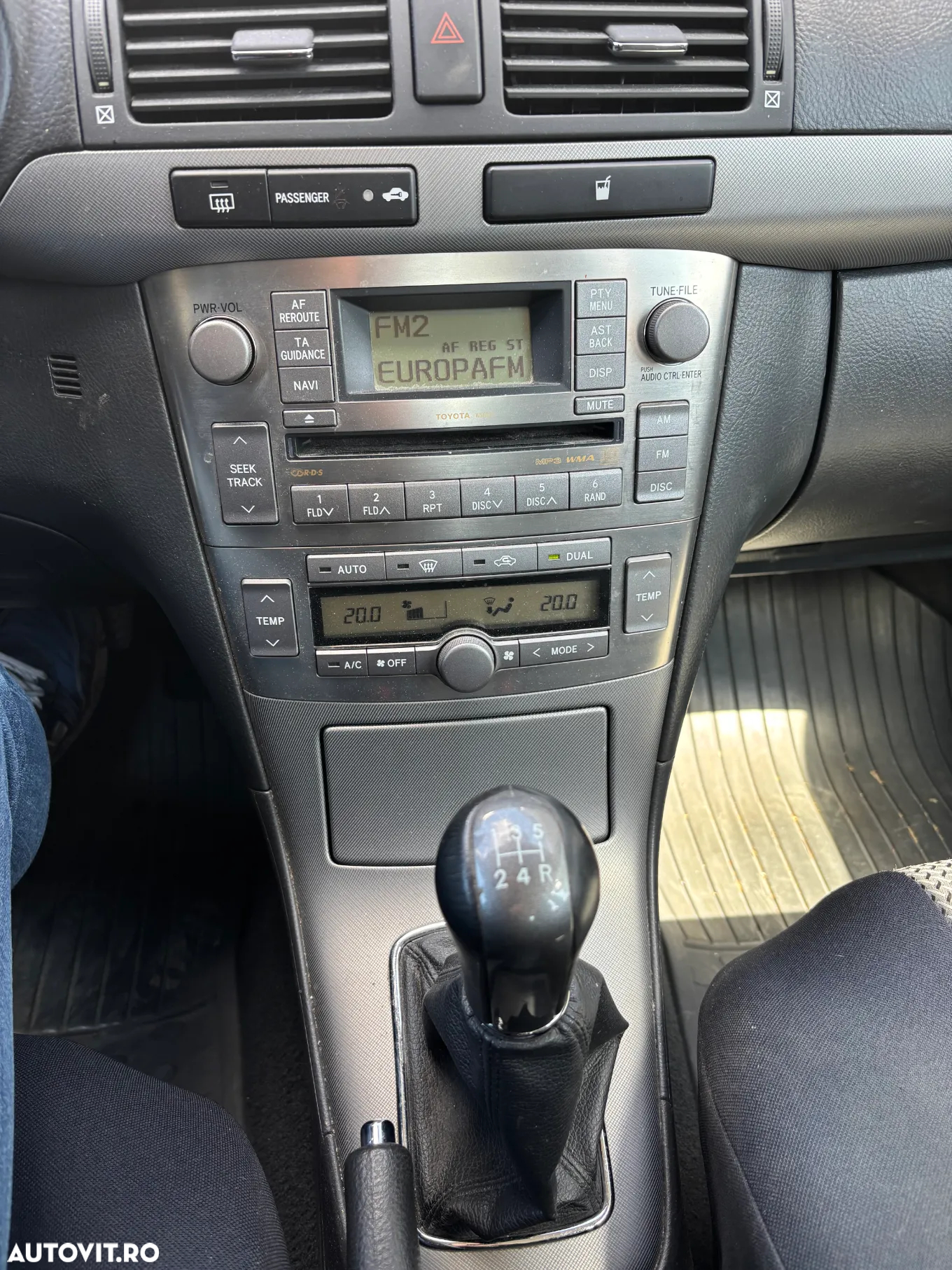 Toyota Avensis 1.8 Comfort - 11